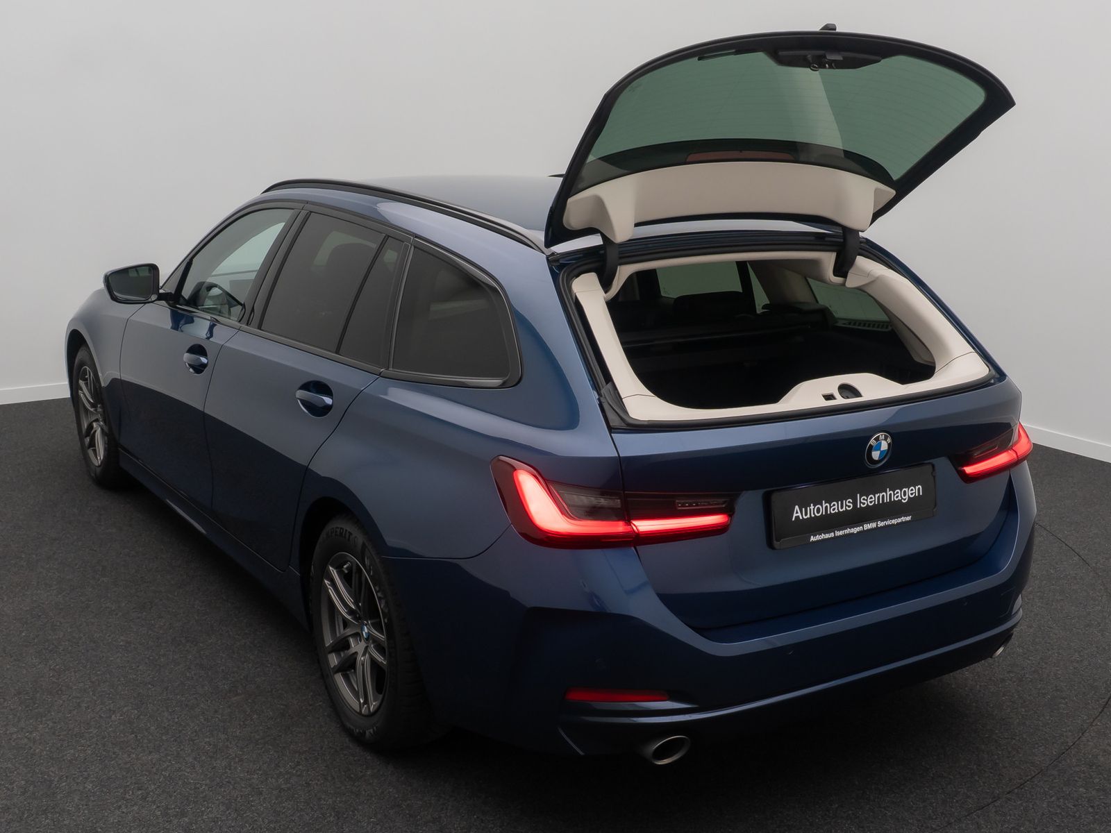 Fahrzeugabbildung BMW 318i  DAB CockPit+ PDC LED Geschwindigkeitsreg.