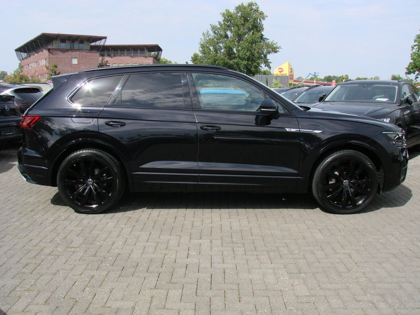 Volkswagen Touareg 3.0TDi R-Line 4M LED AHK PANO ACC Luftfe foto 4