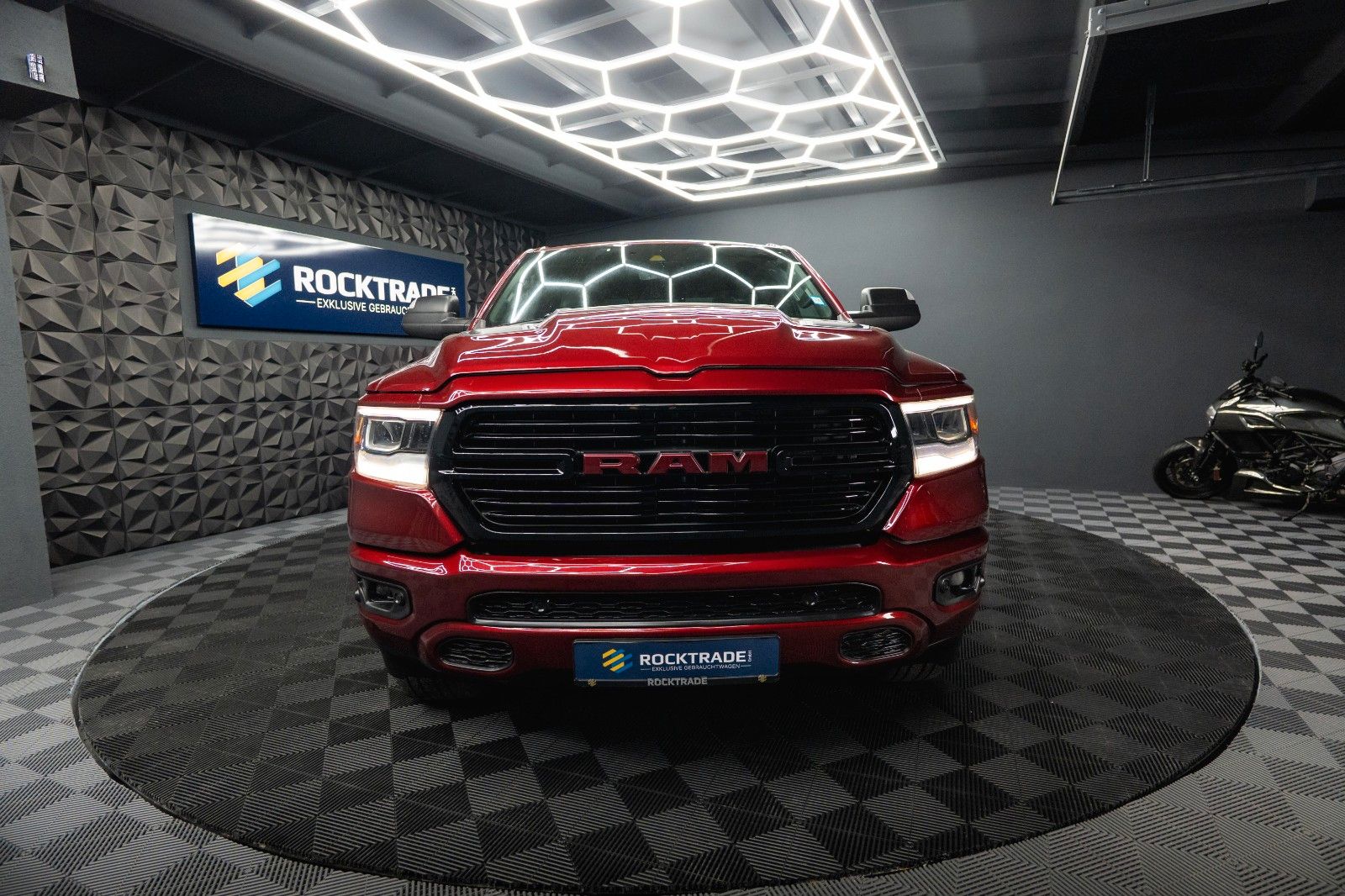 Fahrzeugabbildung Dodge RAM 5.7 V8 HEMI 4x4 NIGHT-Edition LARAMIE Sport
