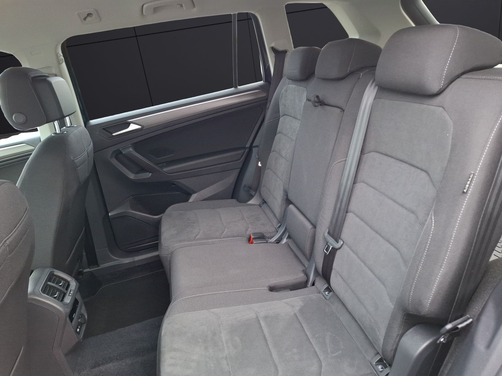 Fahrzeugabbildung Volkswagen Tiguan Allspace TSI Elegance DSG 4M Matrix Navi