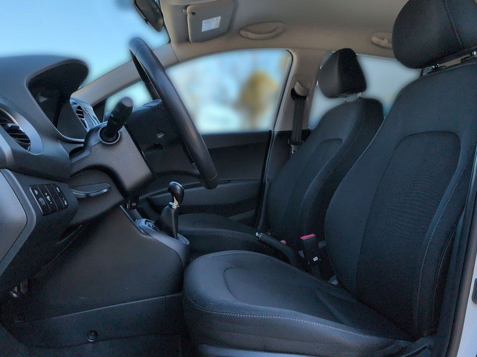 Fahrzeugabbildung Hyundai i10 1.2 PASSION GARANTIE LKHZ+SHZ+KLIMA+TEMPOMAT