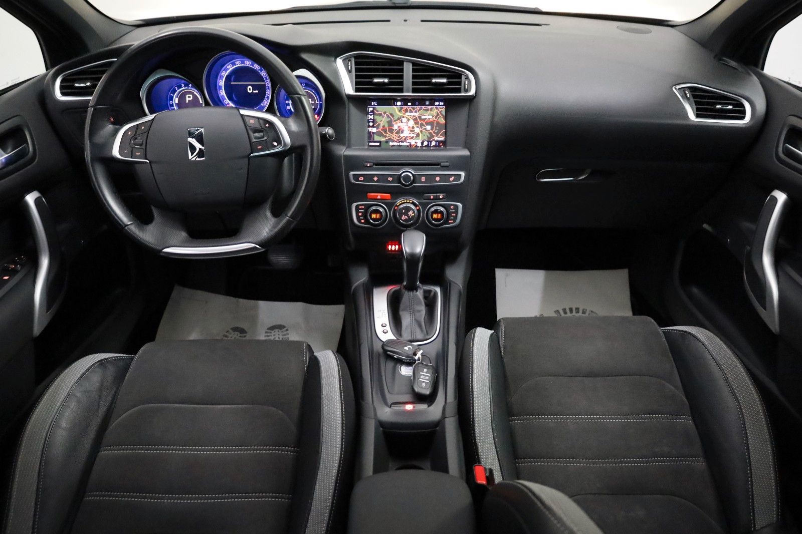 Fahrzeugabbildung DS Automobiles DS4 Crossback T.Leder,Navi,Kamera,SH,