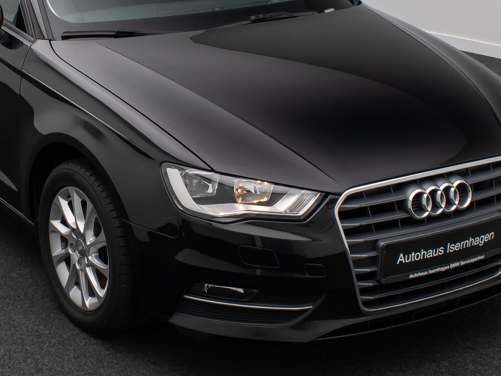 Fahrzeugabbildung Audi A3 Attraction PDC KlimaAut HiFi Sitzheizung LM