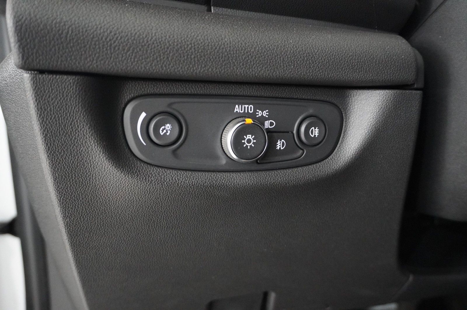Fahrzeugabbildung Opel Insignia B ST 1.5D ELEGANCE NAVI/LED/KAMERA/DAB+