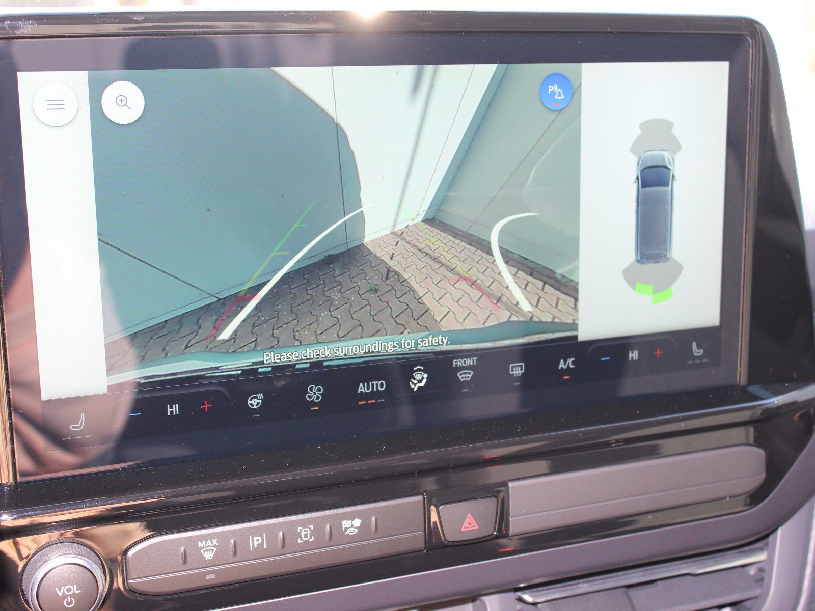 Fahrzeugabbildung Ford Tourneo Custom 320 L1 Tourneo Titanium FWD