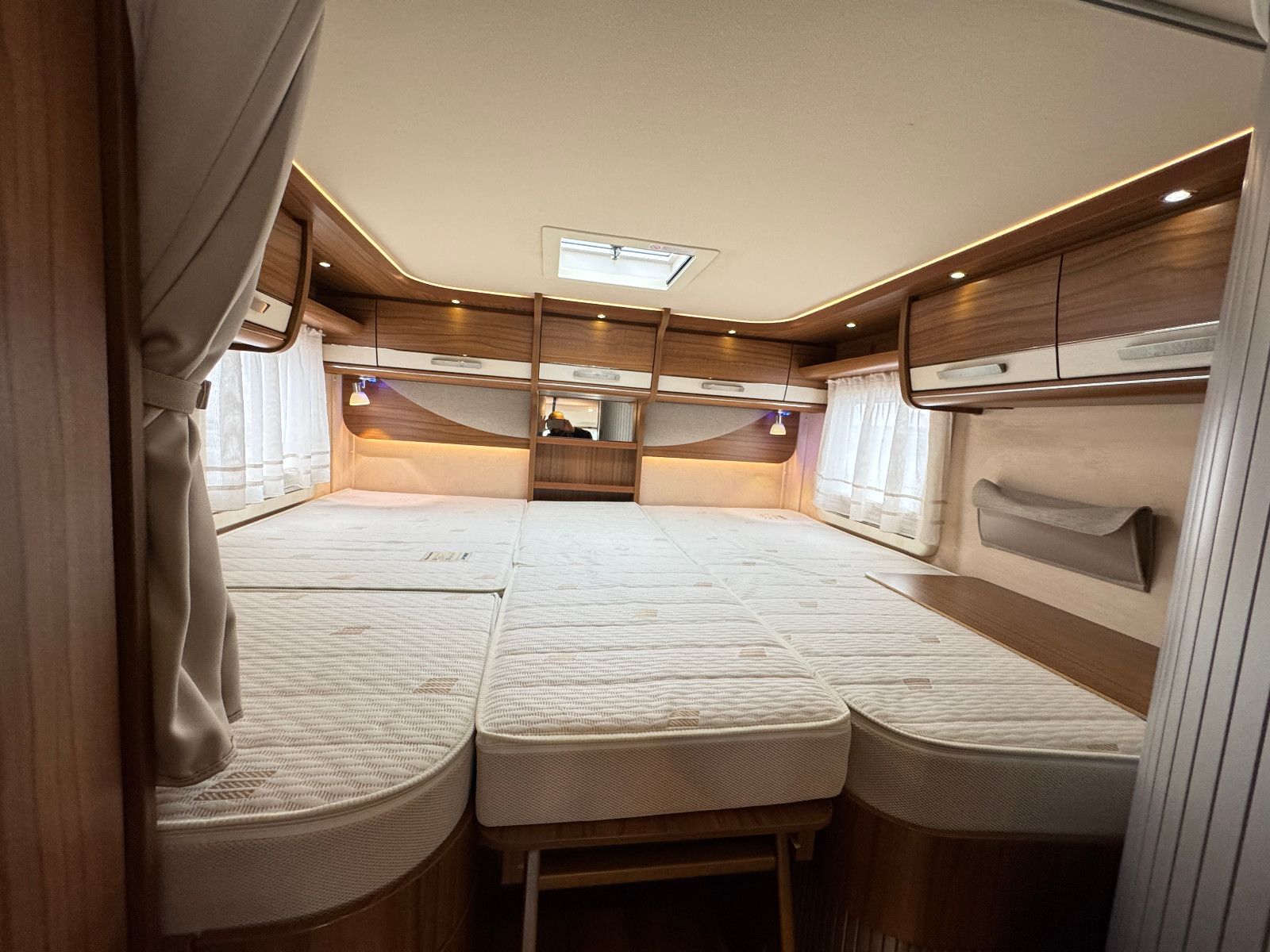 Fahrzeugabbildung HYMER / ERIBA / HYMERCAR B 678 PREMIUM LINE LITIHIUM 200 SOLAR SAT 1.HAND