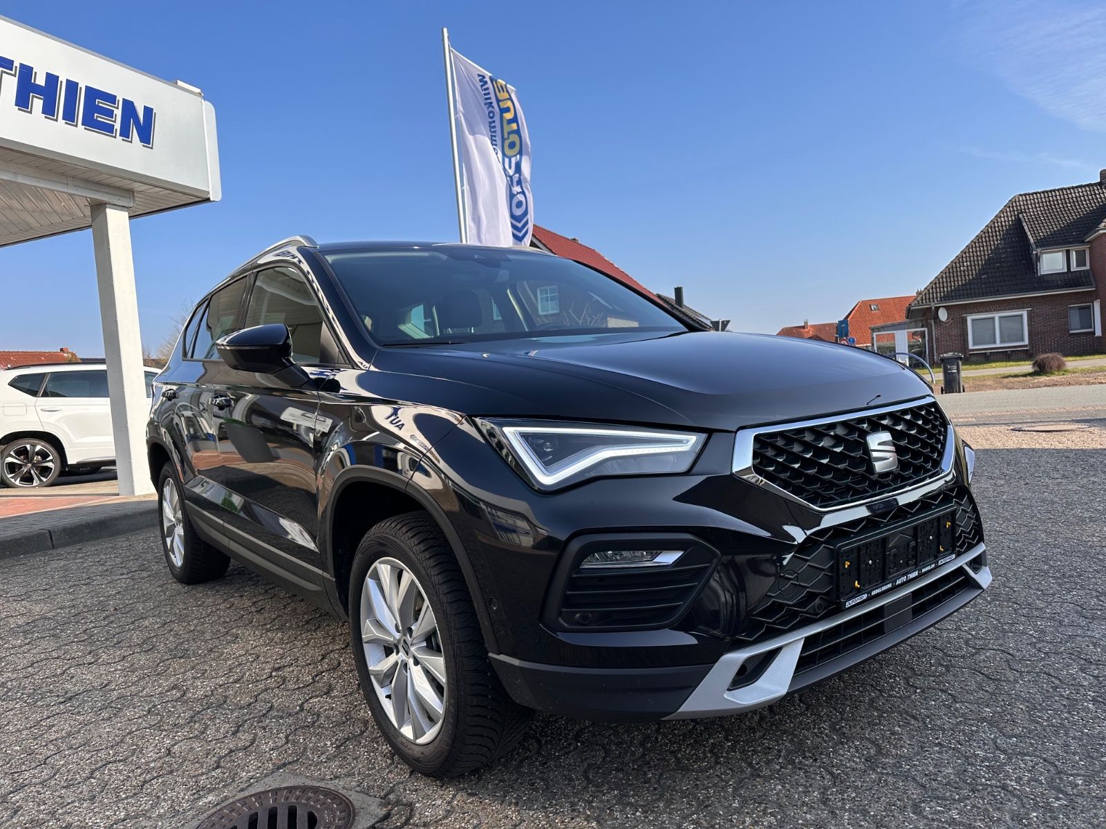 Fahrzeugabbildung SEAT Ateca 1.5 TSI Style DSG AHK/Navi/ACC/LED/SHZ/APP