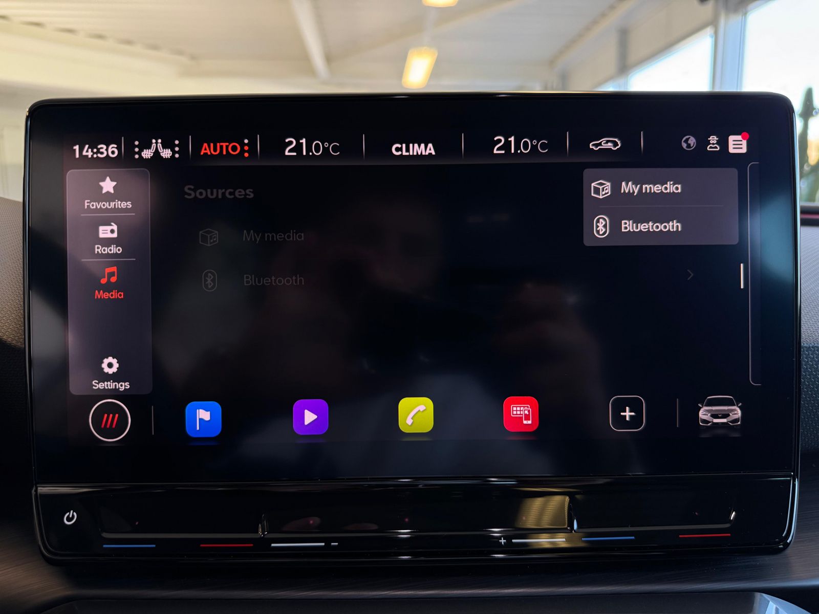 Fahrzeugabbildung CUPRA Leon VZ 2.0 TSI Pano Assist-XL Matrix Full-Link