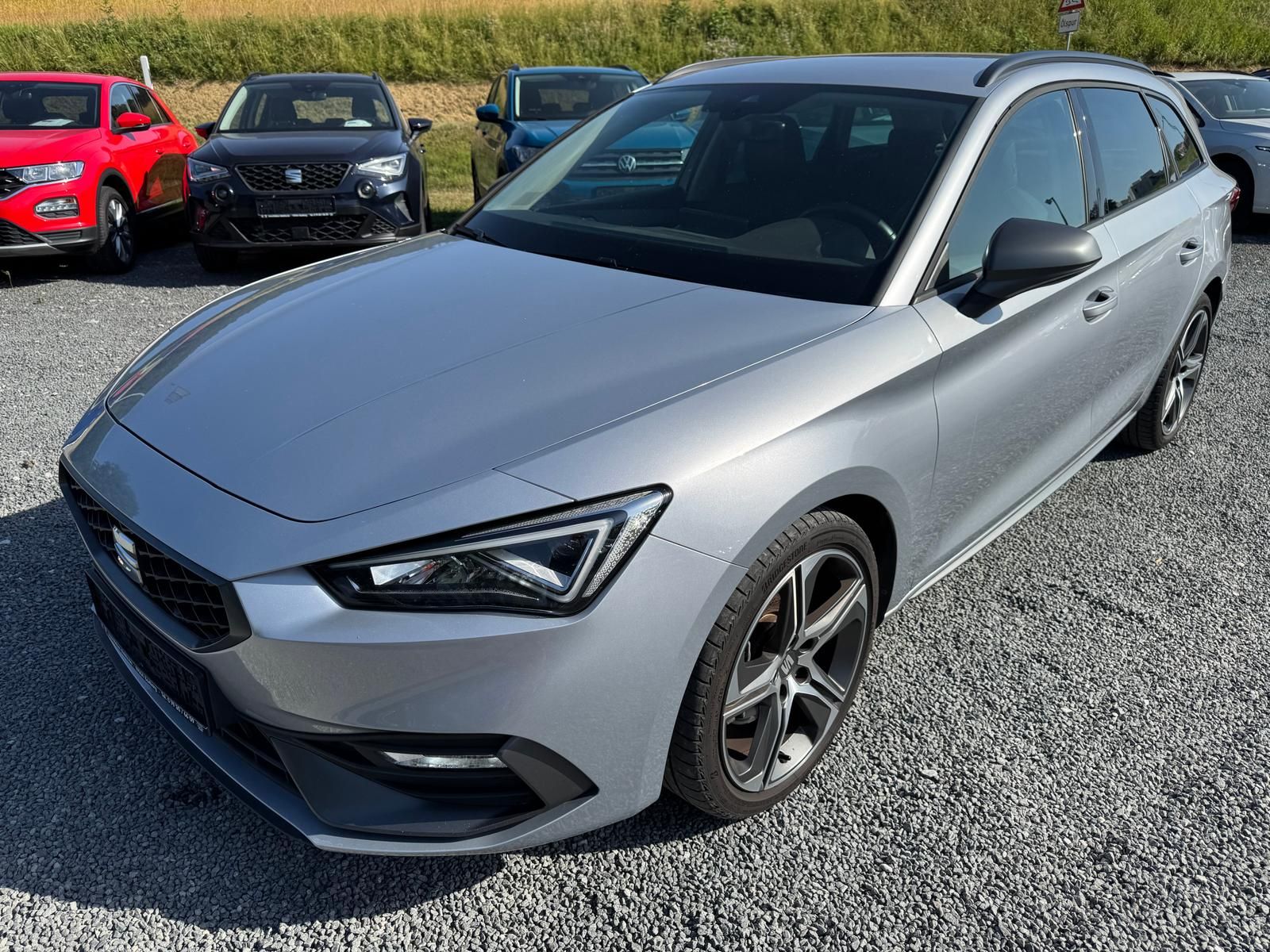 Seat Leon SP 2.0 TDI *FR-PLUS*PDCHI*AHK*TEMPOMAT*DAB* imagem 3