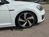 Volkswagen Golf VII Lim. GTI BMT *PANO*DSG*KW Fahrwerk* - mit Benzin-Antrieb: Scheckheftgepflegt, Limousine