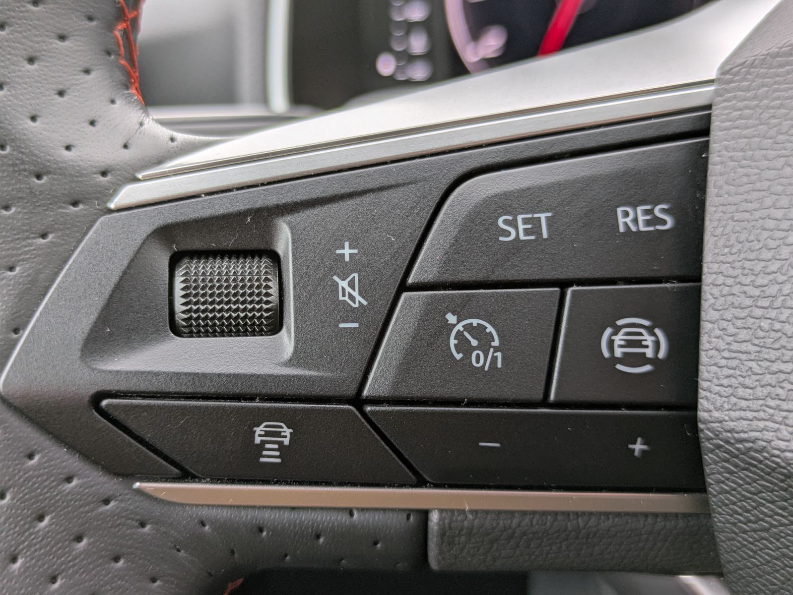 Fahrzeugabbildung SEAT Arona 1.5 TSI FR DSG AHK*ACC*LED*APP*DAB*KAMERA