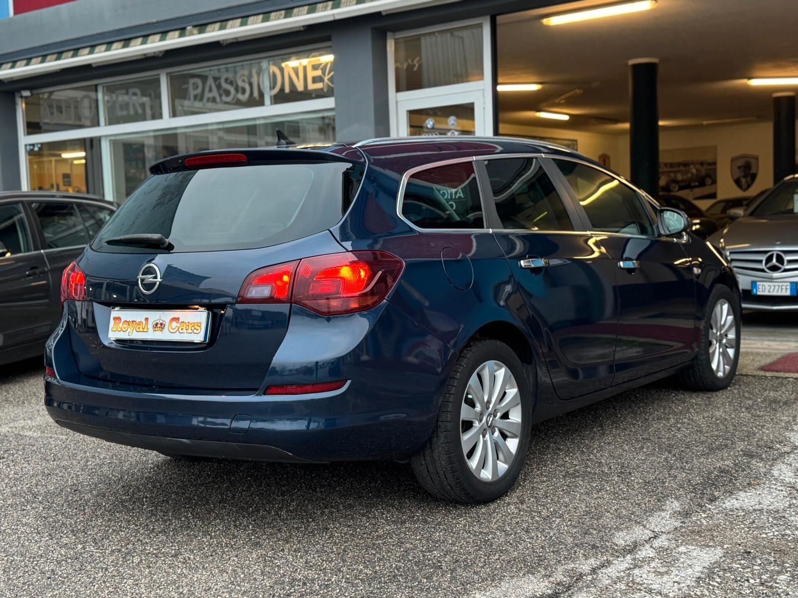 Opel Astra 2011 — photo 5