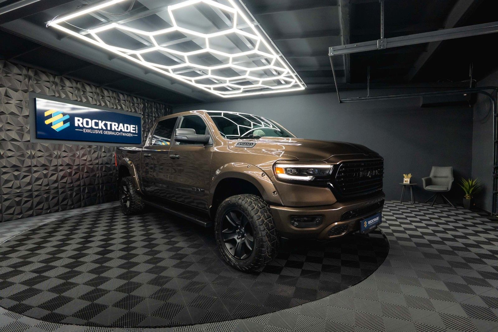 Fahrzeugabbildung Dodge RAM 5.7 V8 HEMI 4x4 OFFROAD Night Limited 19%