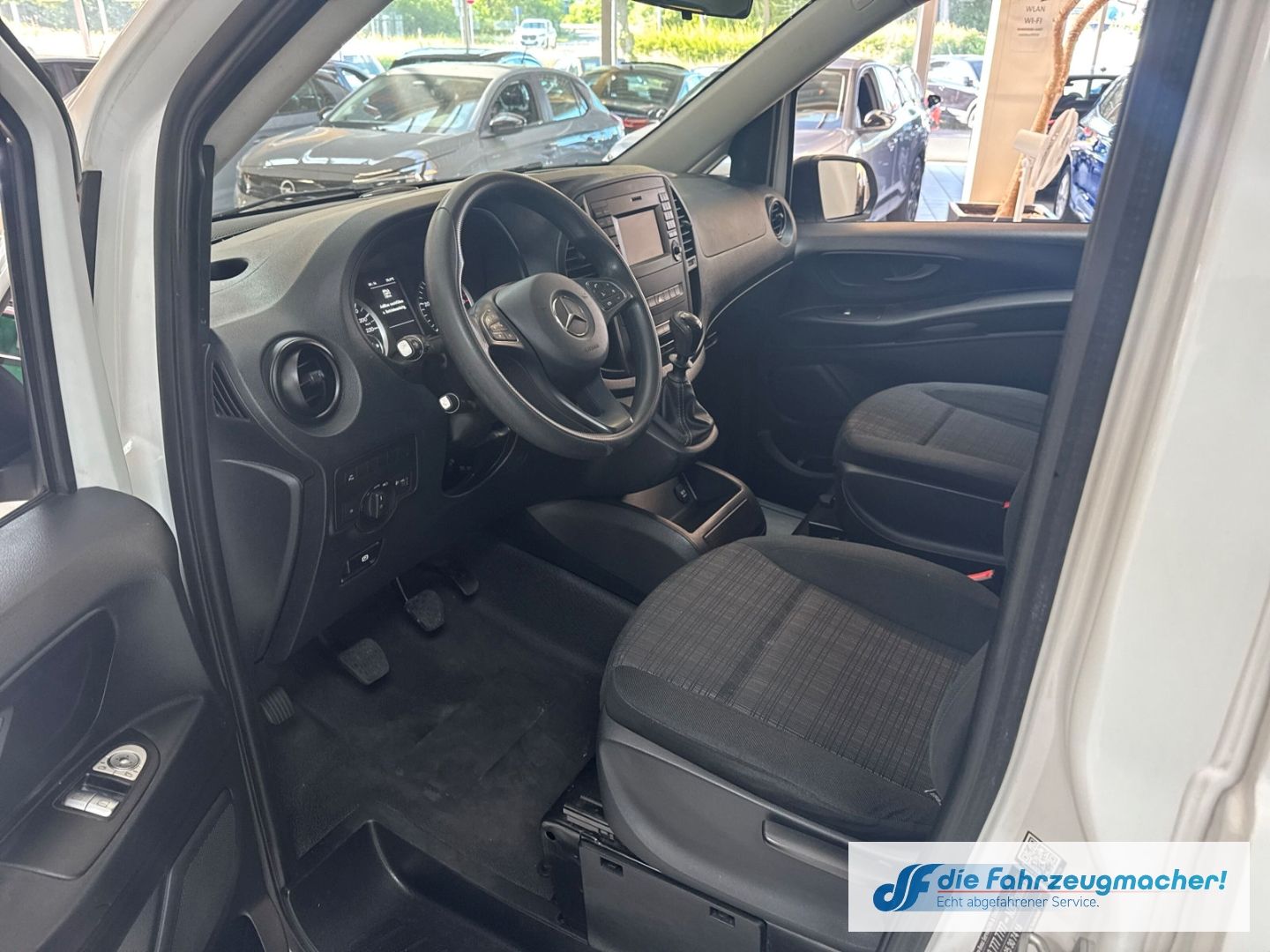 Fahrzeugabbildung Mercedes-Benz Vito Tourer 111CDI FWD extralang Pro AHK Klimaau