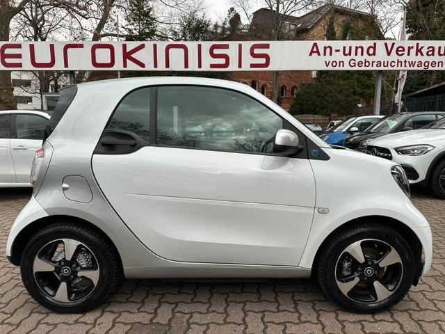 Smart fortwo EQ*EXCL*60kW*PANO*NAVI*SHZ*PTS*KAM*22kW*