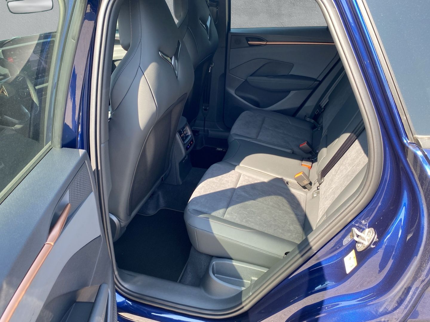 Fahrzeugabbildung CUPRA Terramar 1.5 eTSI 110 kW*NAVI*HUD*PDC*Full-Link