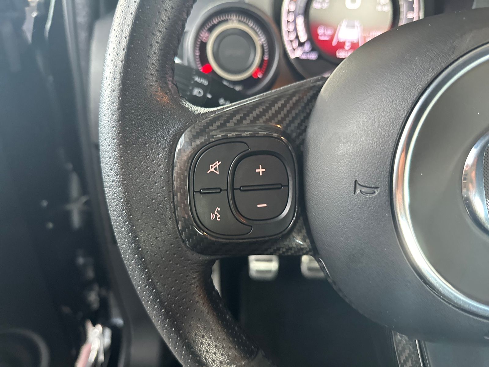 Fahrzeugabbildung Abarth 595C Competizione KLIMA NAV DAB PDC ALU