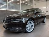 Skoda Superb Combi Style Standhzg Leder Navi AHK Xenon - Skoda Superb aus 2016 mit Diesel-Antrieb: Kombi