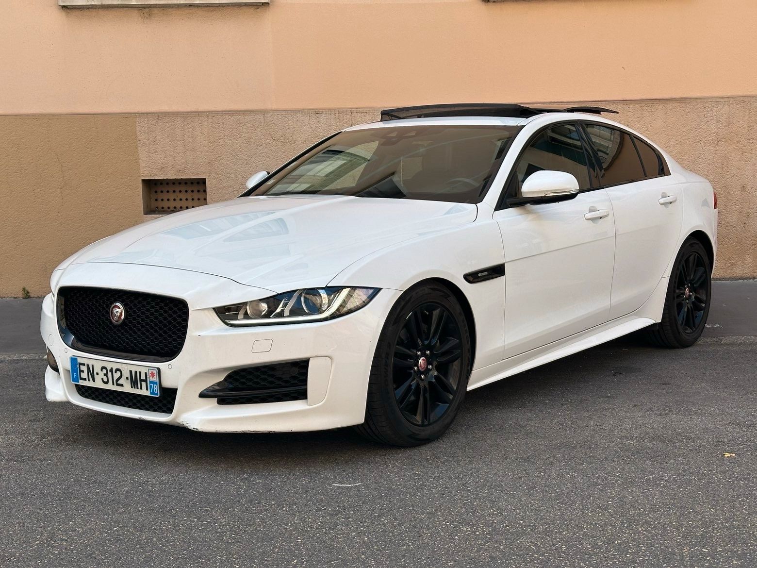 JAGUAR XE
