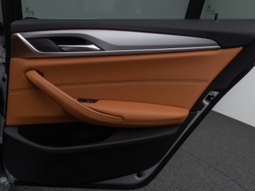 Fahrzeugabbildung BMW 530d Tour HUD ACC Kamera DAB  Komfortzugang