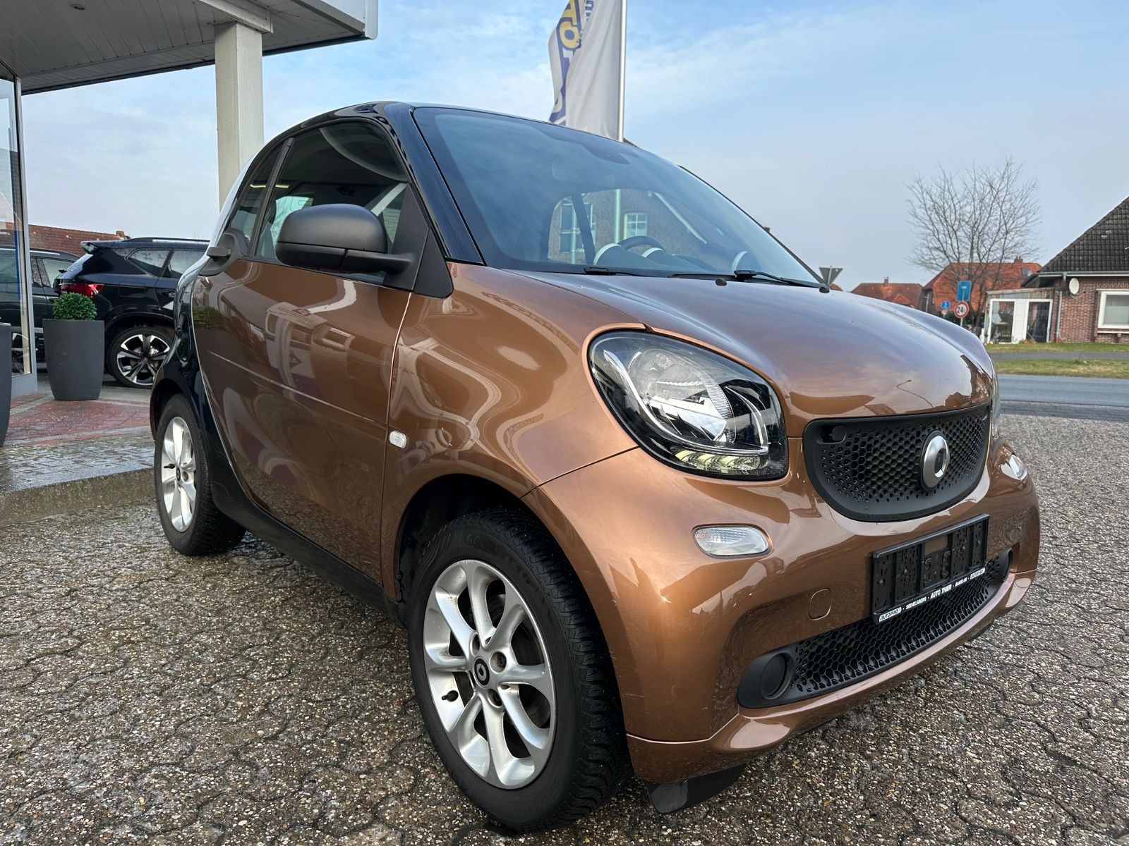 Fahrzeugabbildung Smart ForTwo coupe Pano/SHZG/GJR/Audio/hazelbrown