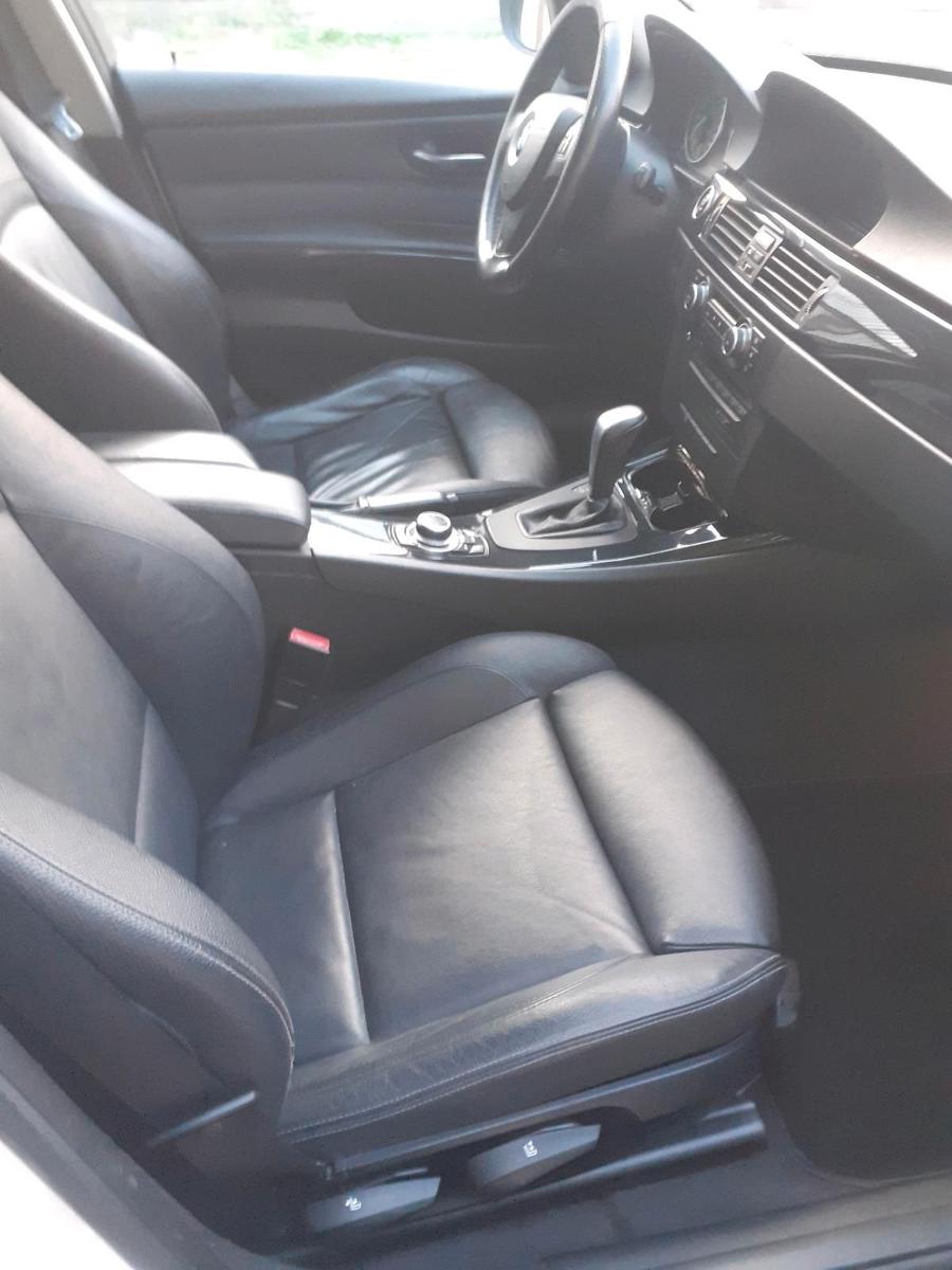 BMW 320 2010 — photo 9