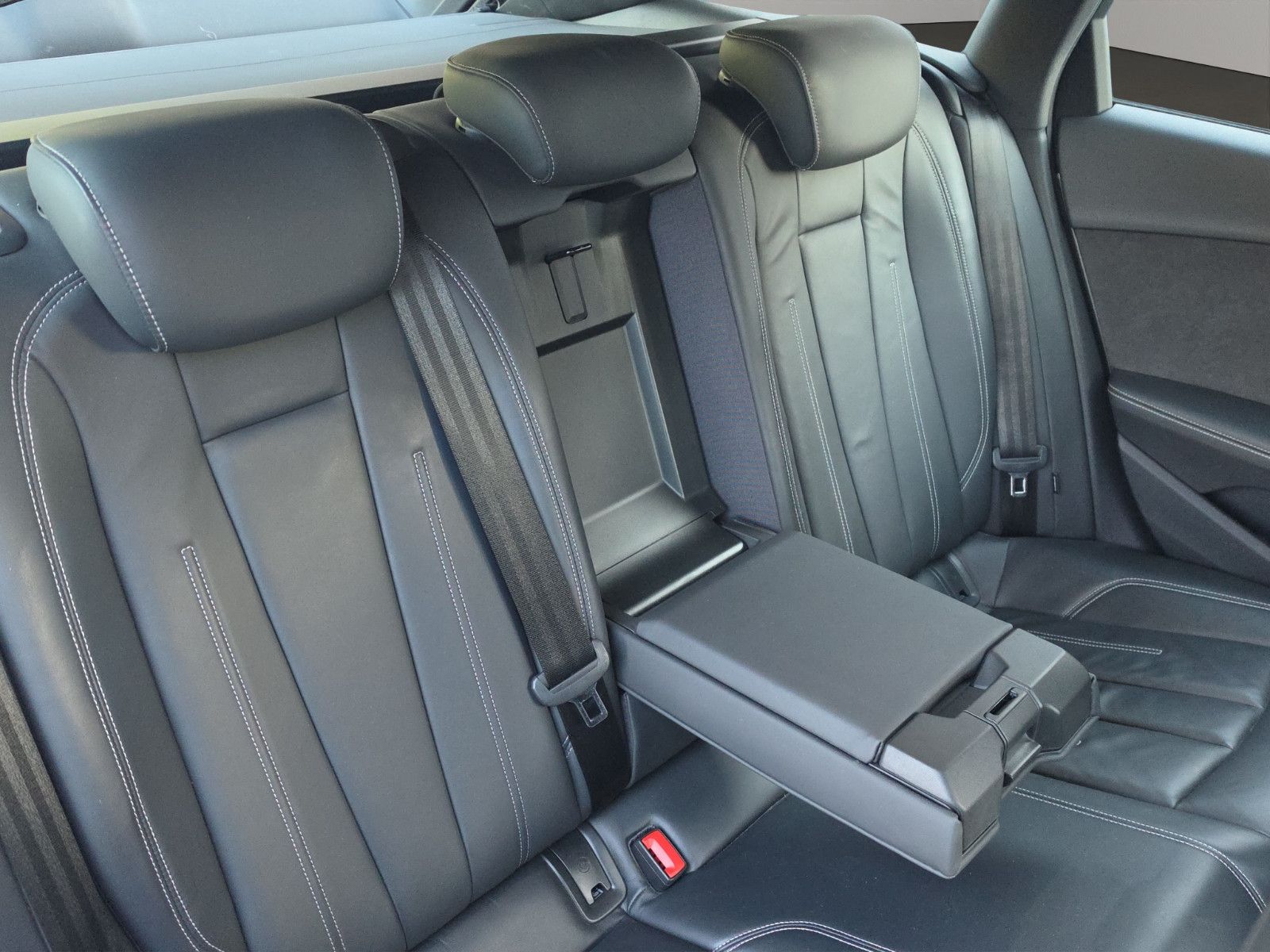 Fahrzeugabbildung Audi A4 AVANT SPORT S-LINE AUTOMATIK AUS 1.HAND