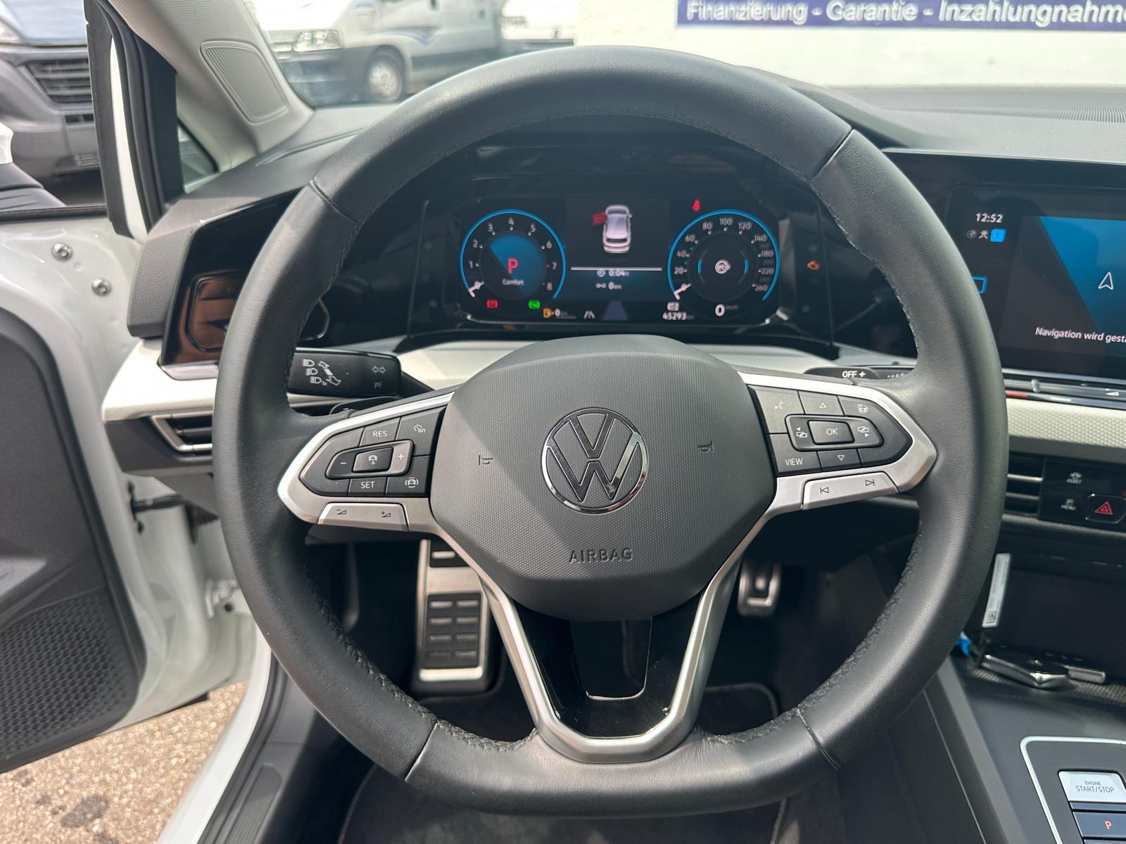 Volkswagen Golf VIII Lim. MOVE 1.5 eTSI 96kW 7-Gang DSG — 32