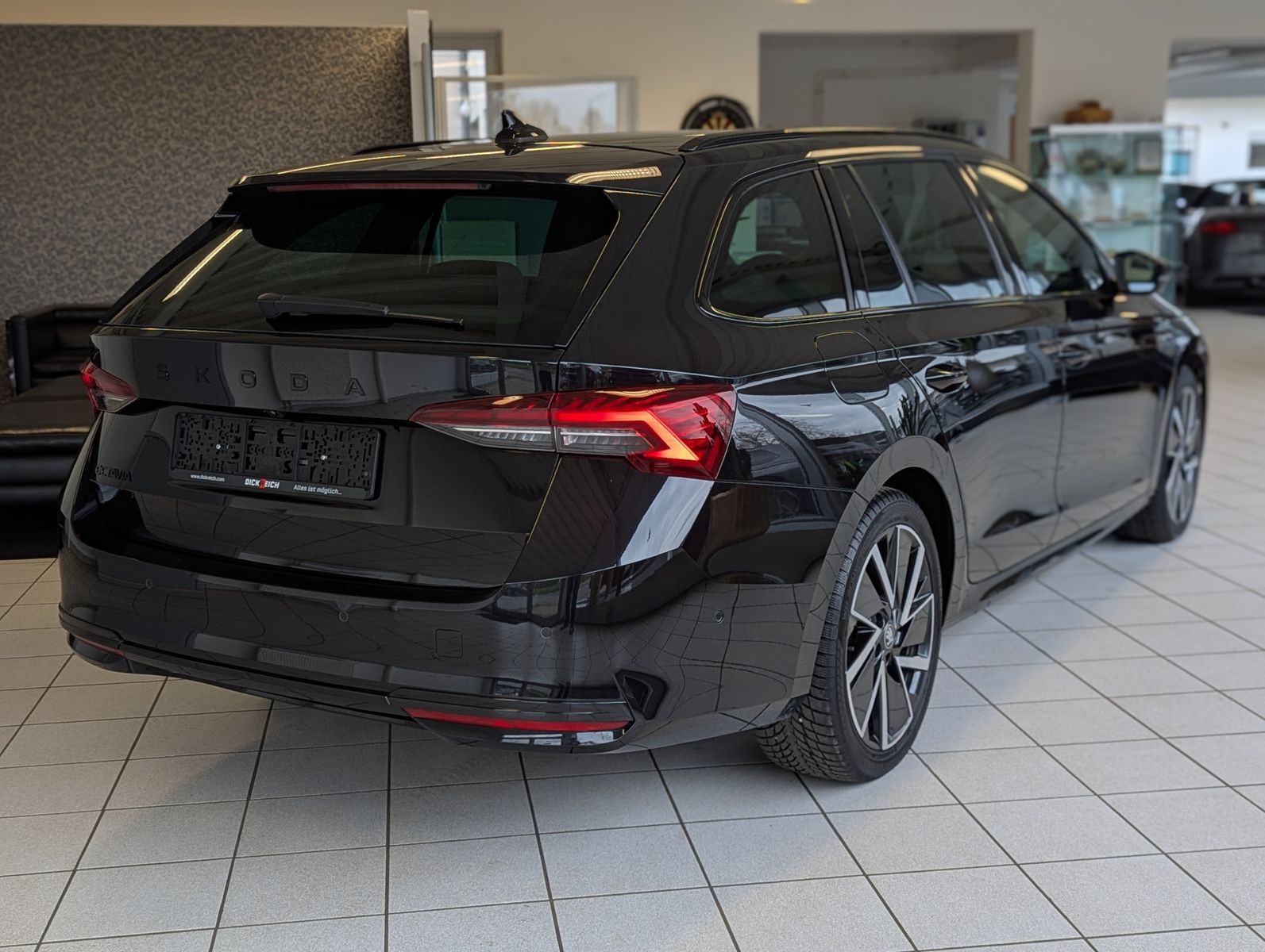SKODA Octavia 2.0 TDI Sportline Matix Canton AHK 5J-Ga - Image 7