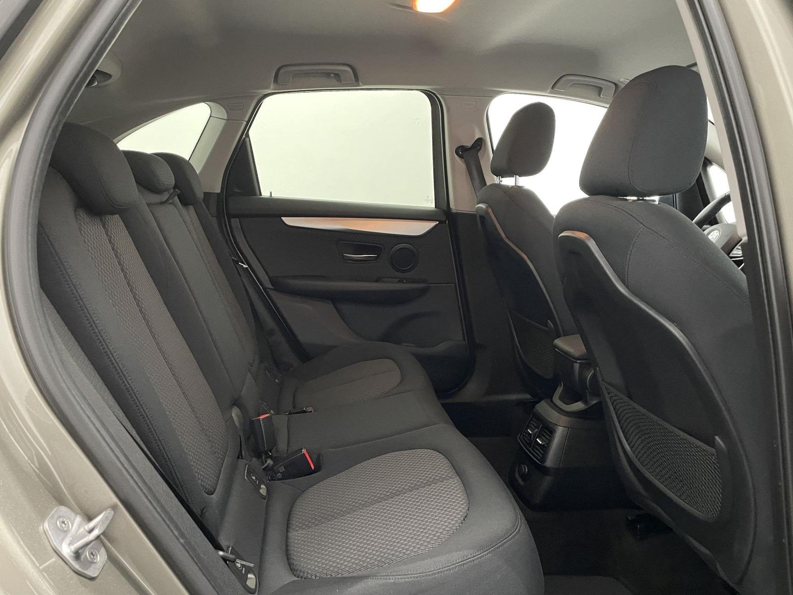 BMW 220i Active Tourer Advantage Tempomat AHK schw.
