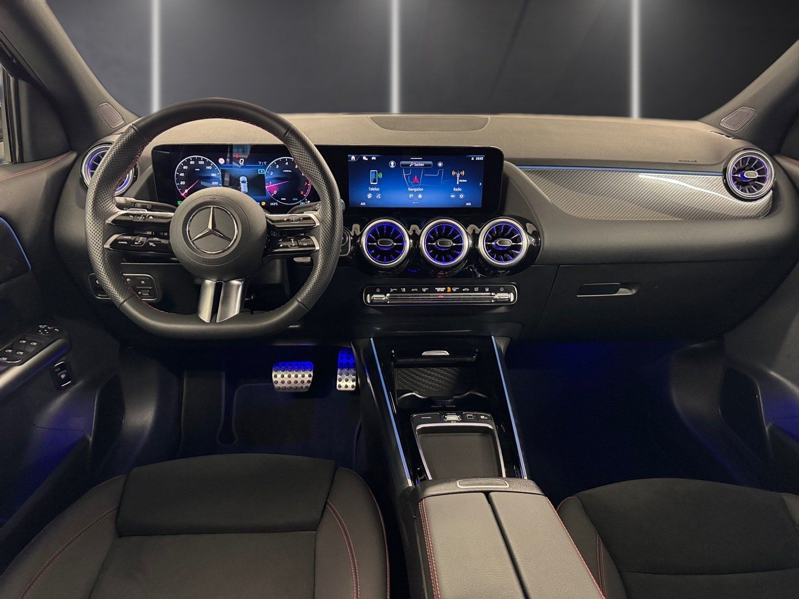 Fahrzeugabbildung Mercedes-Benz GLA 220 4M AMG*STDHZG*Totwi*LED*EasyPack*CarPlay