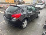 Opel Astra J Lim. 5-trg. Design Edition*Navi* - Opel Astra aus 2011 mit Diesel-Antrieb