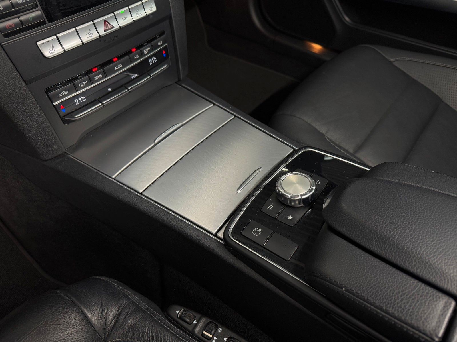 Fahrzeugabbildung Mercedes-Benz E 200 CGI Coupe Sportpaket AMG-Line Pano Leder
