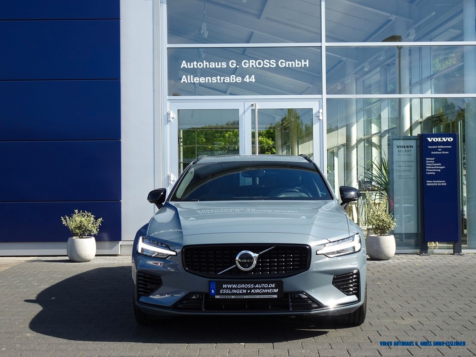 Volvo V60 T6 AWD Recharge Geartronic Plus Dark foto 2