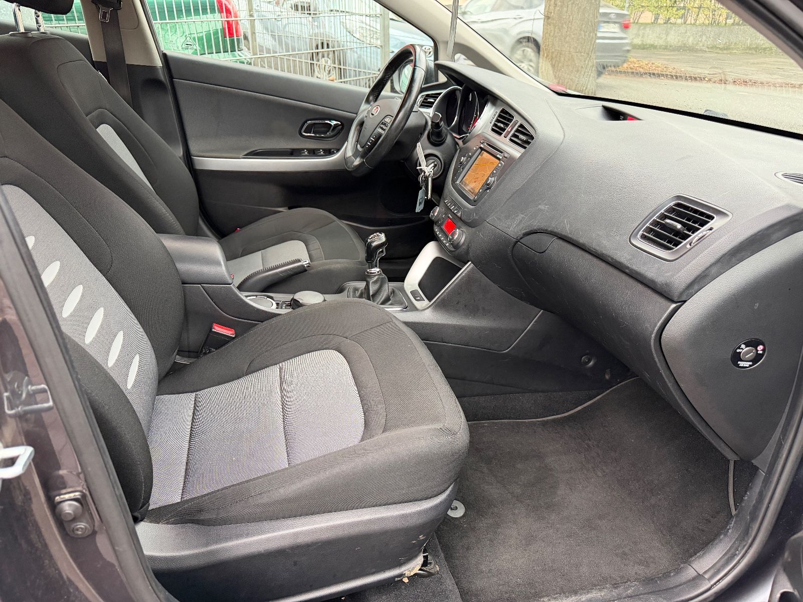 Fahrzeugabbildung Kia cee'd NAVI*KLIMA*PDC*SHZ*BT*1.HAND