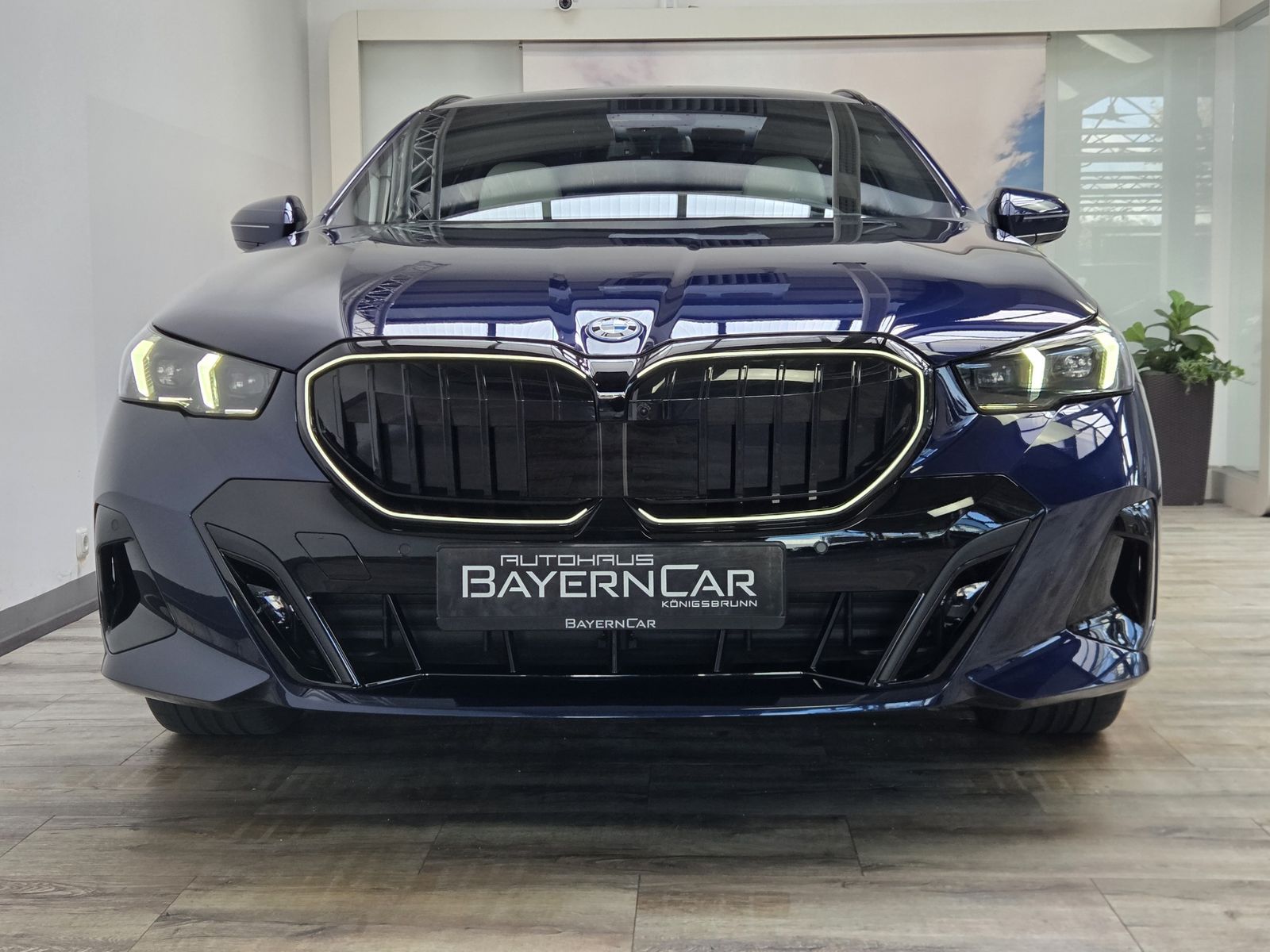 BMW 550e xDr M Sport Pro B&W Fahr.Prof Sitzlüft Pano imagem 2