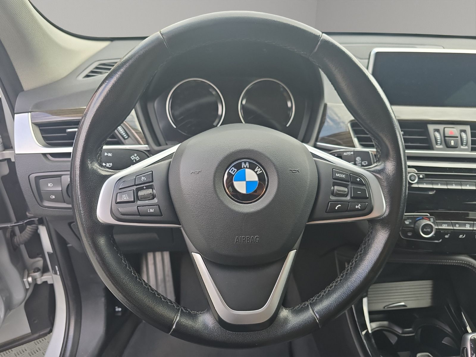Fahrzeugabbildung BMW X1 xDrive 18 d Sport Line Advantage Parkassiste