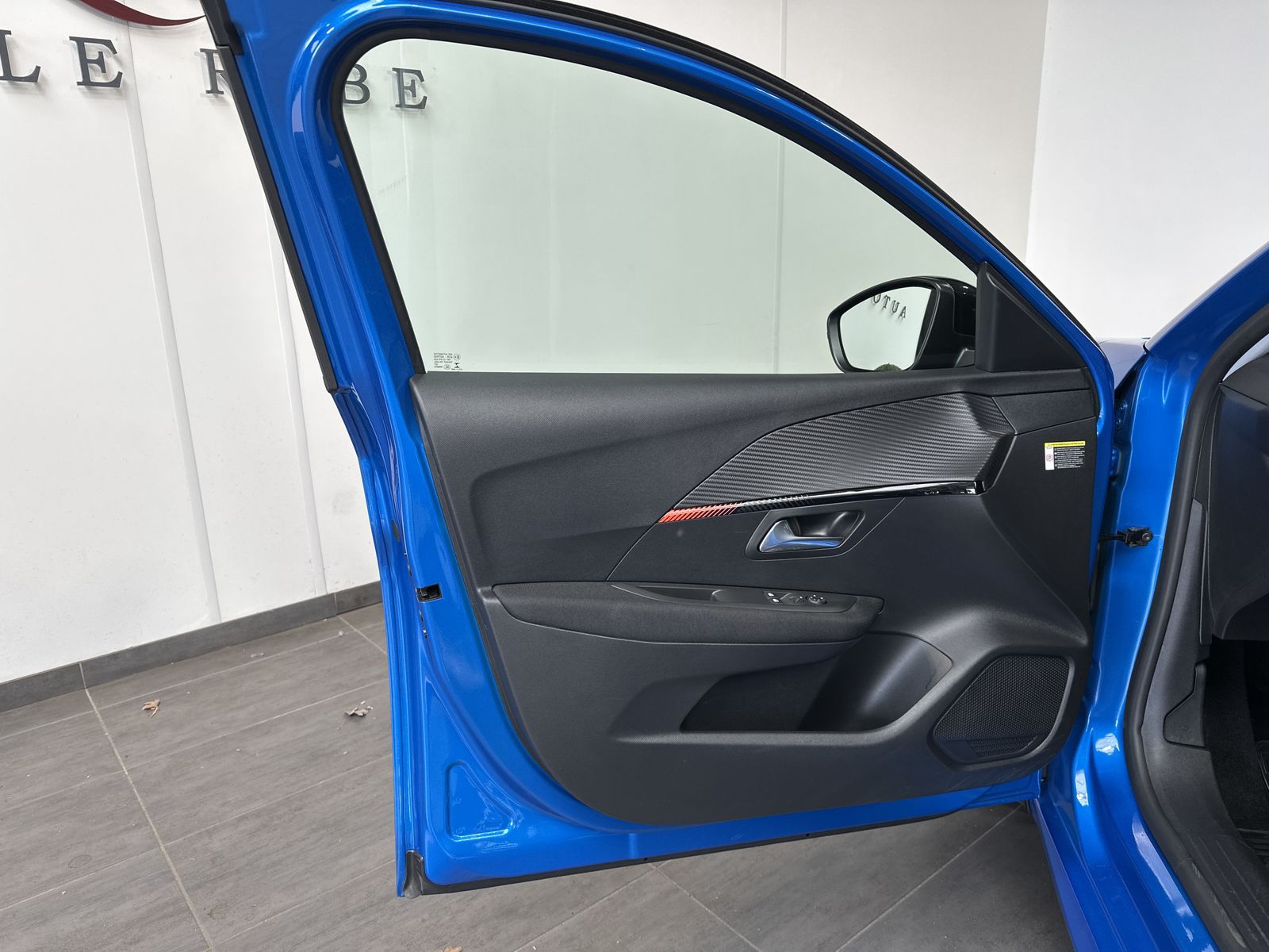 Fahrzeugabbildung Peugeot 208 e Active NAV+LED+DAB+KOMFORT-PAKET+SPURHALTE