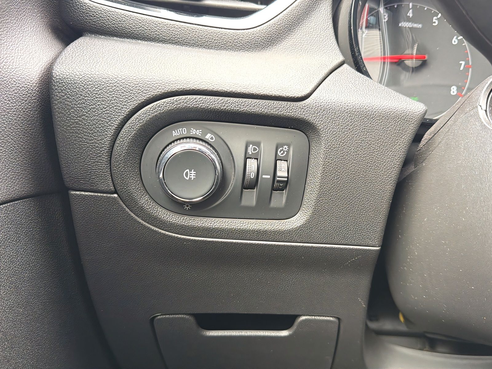 Fahrzeugabbildung Opel Grandland Edition SITZHEIZ. PDC 2 ZONEN KLIMAAUT