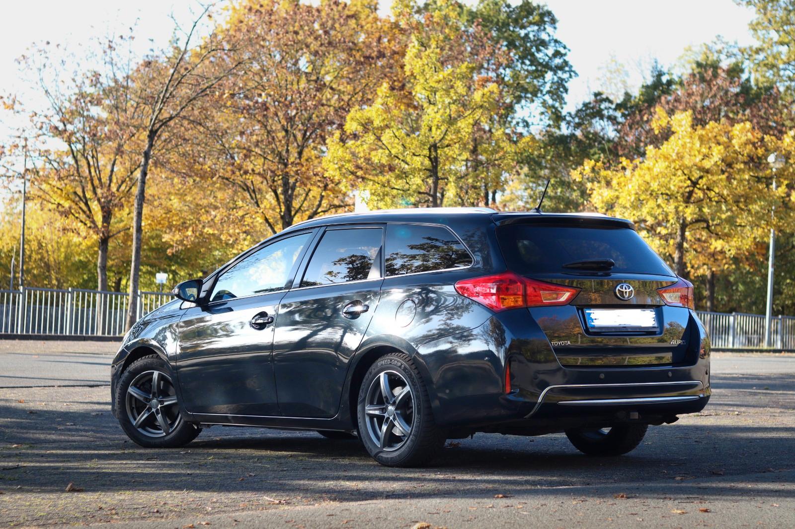 Toyota Auris 2013 — engine 1.998 cm³, 124 HP (91kW)