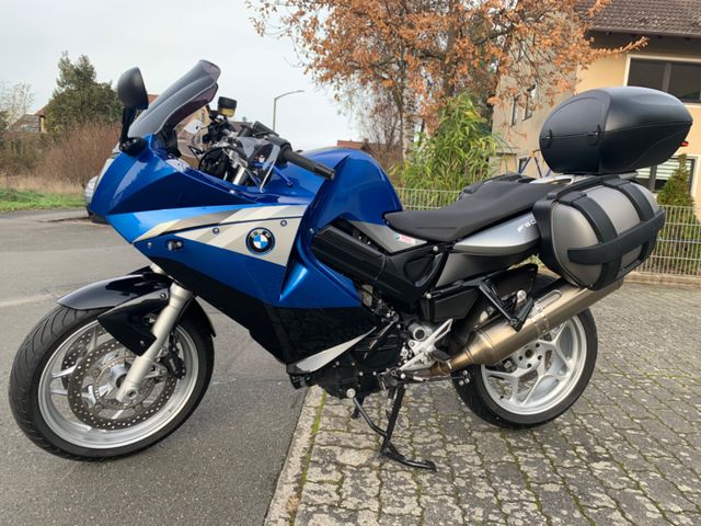 BMW F 800 ST  viel zubehör wenig KM Koffer Topcase 