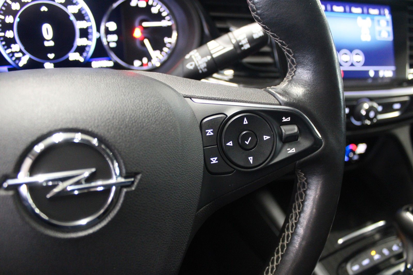 Fahrzeugabbildung Opel Insignia B ST Aut. Business Innov. Leder AHK uvm