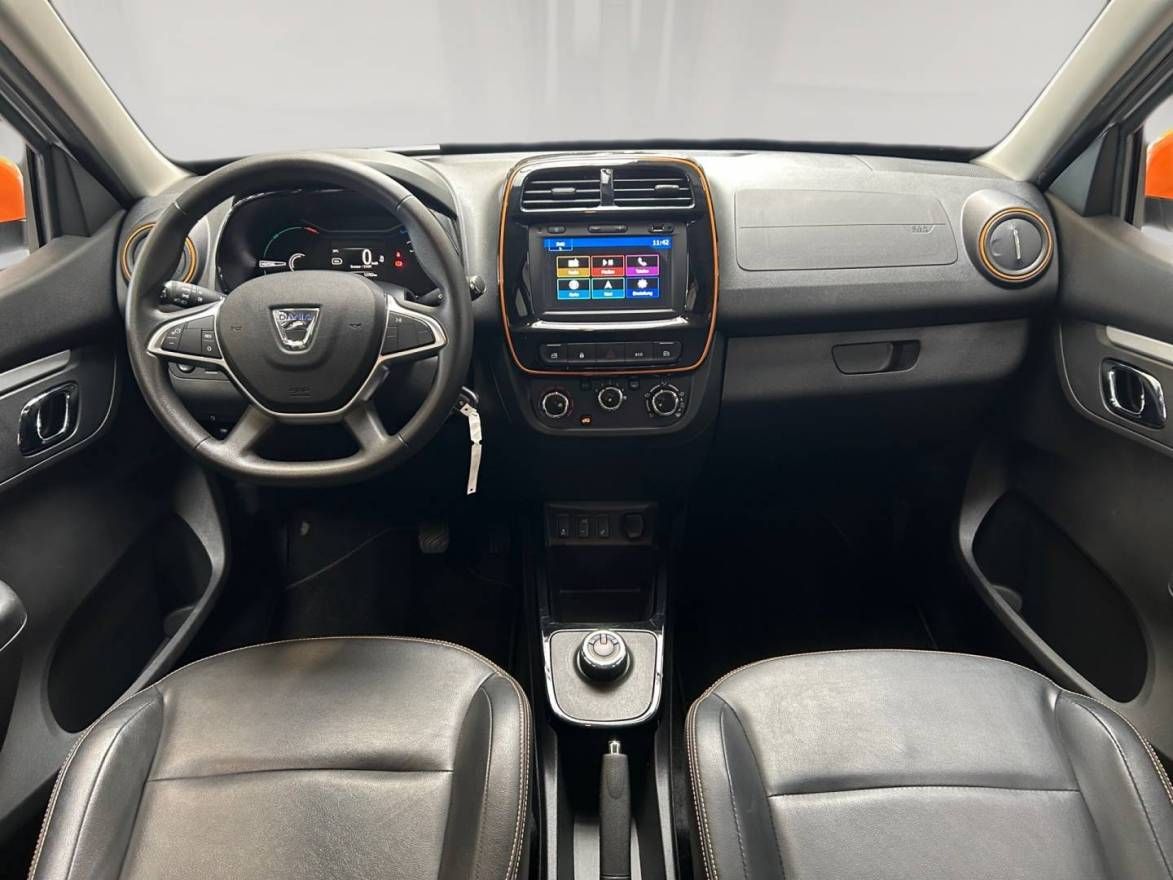 Fahrzeugabbildung Dacia Spring Comfort Plus mit Look-Paket-Orange