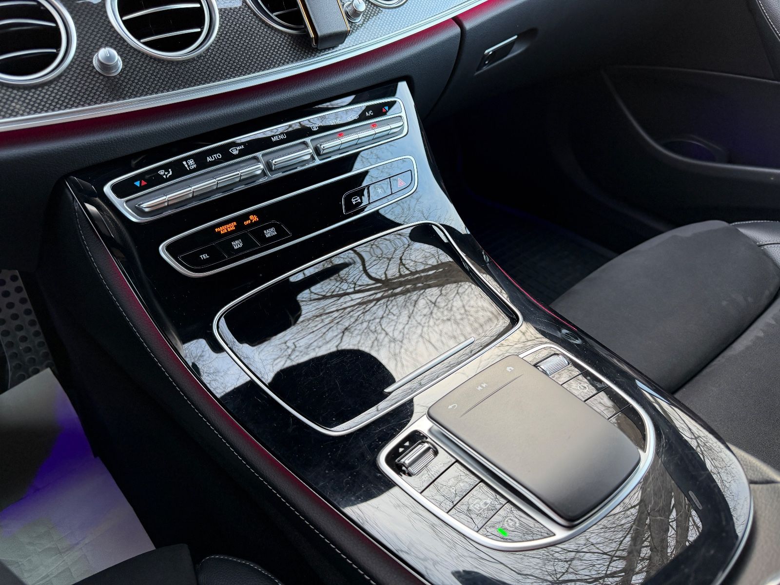 Fahrzeugabbildung Mercedes-Benz E 220d AMG*JUNGE STERNE*MUTLIBEAM*BURMESTER*AHK