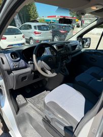 Opel Vivaro - 11
