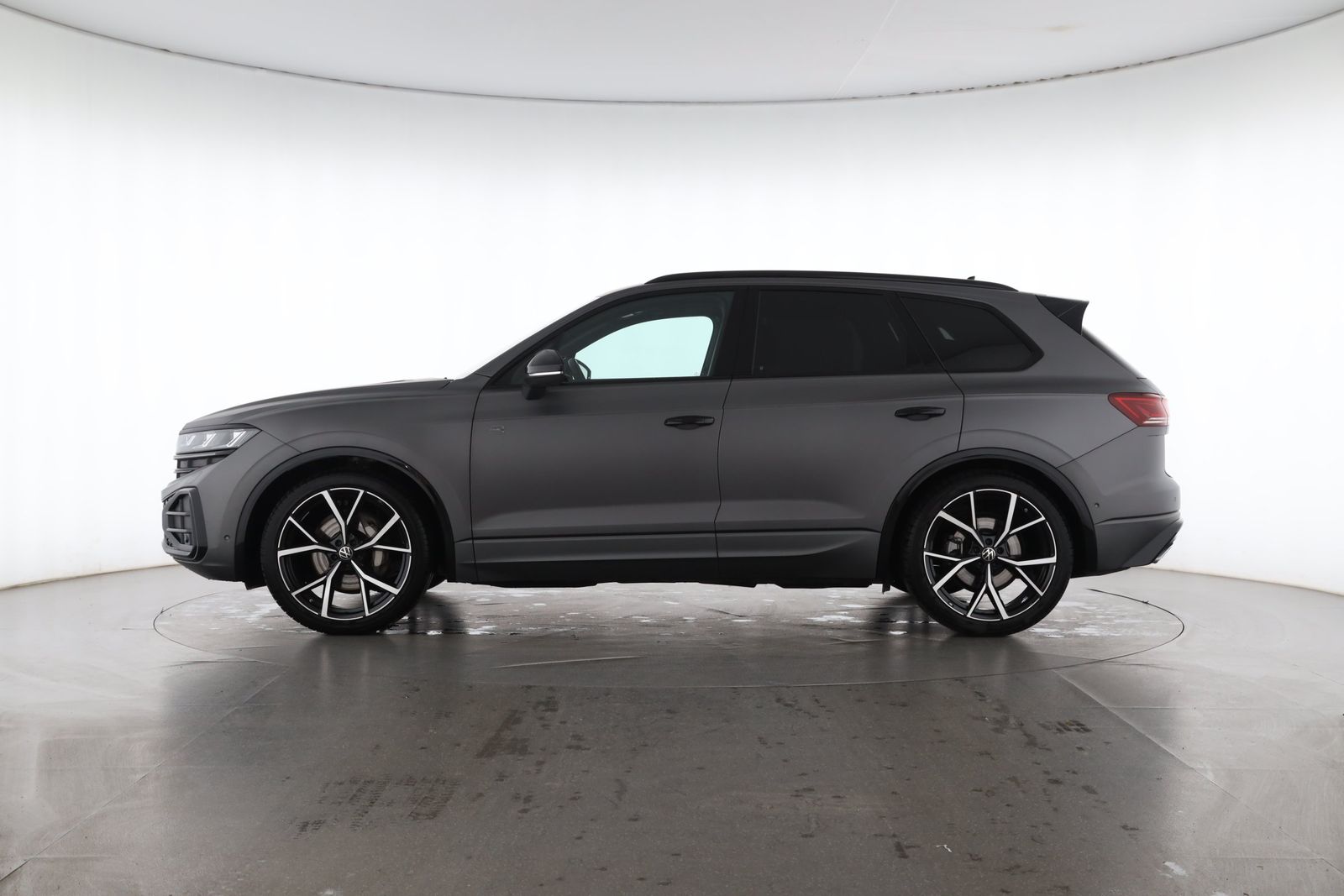 Volkswagen Touareg 3.0 TDI 4MOTION R-Line BLACK STYLE AHK foto 3