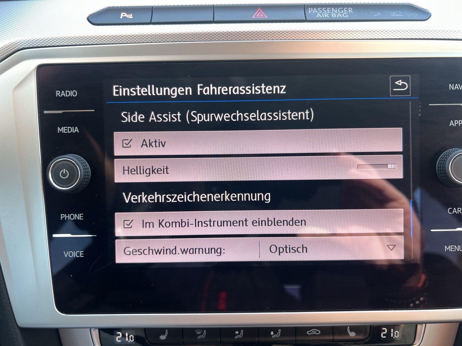 Fahrzeugabbildung Volkswagen Passat Variant TSI Comfortline BMT LED Navi ACC