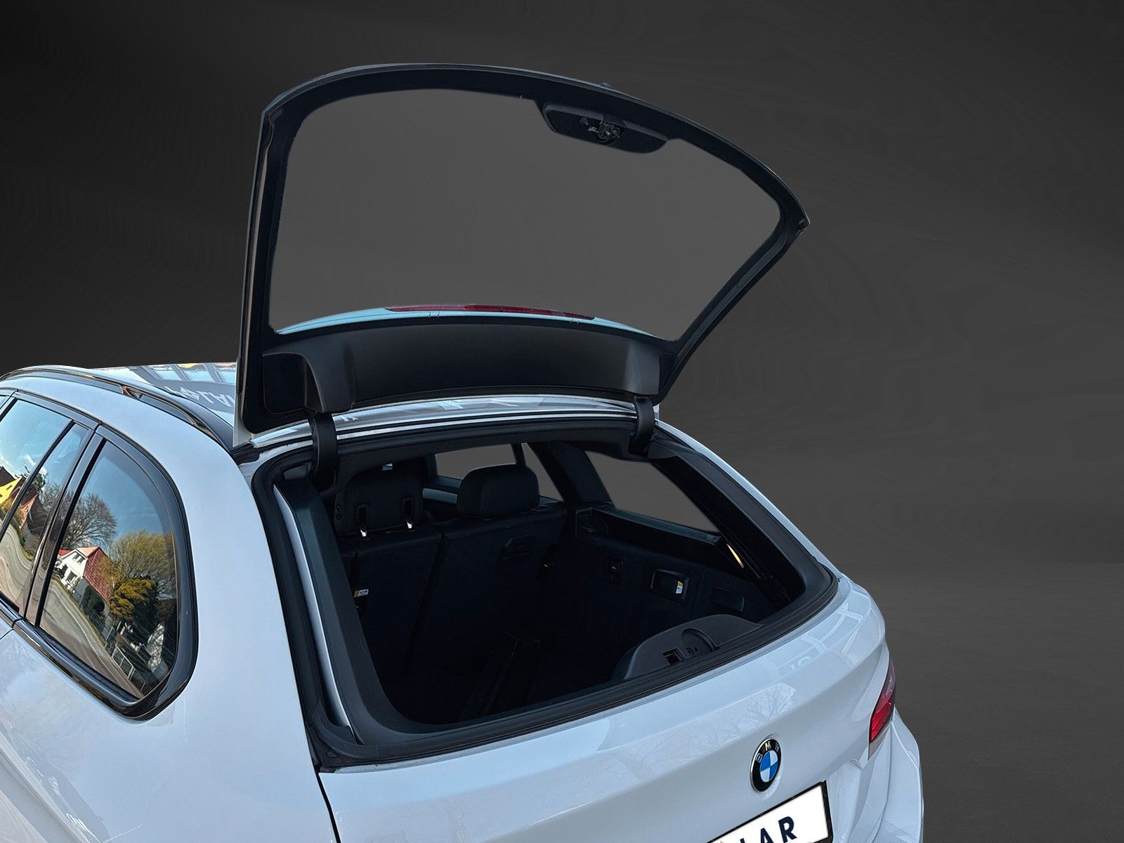 Fahrzeugabbildung BMW 520d Touring*AHK*M-Paket*Head-Up*Bhz.Lenkrad*PDC