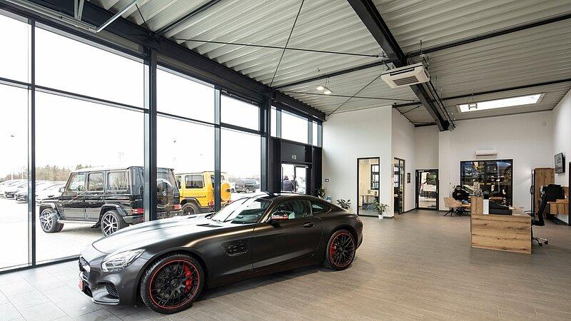 showroom-image-top