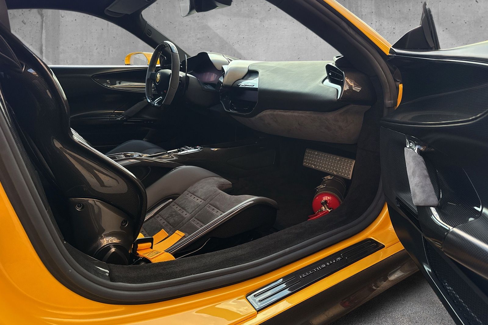 Fahrzeugabbildung Ferrari SF90*AssettoFiorano*VollCarbon*Atelier